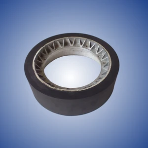 Wheel rubberized with black rubber